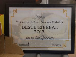 de prijs voor de beste eierbal in 2017 voor cafetaria Koning